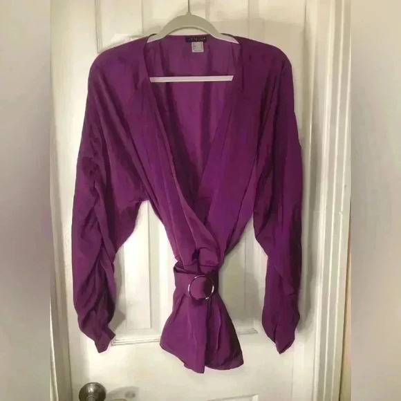 V neck belted top - Picture 9 of 16